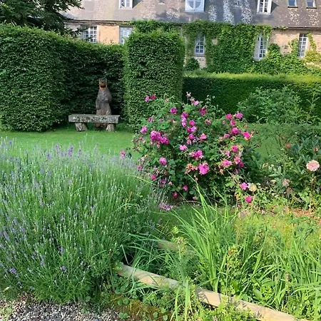 Du Chateau De La Motte Nyaraló Joue-du-Plain
