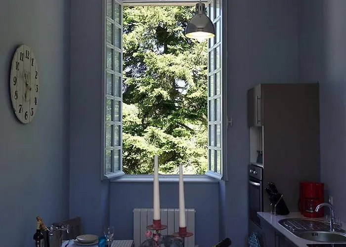 Du Chateau De La Motte Joue-du-Plain